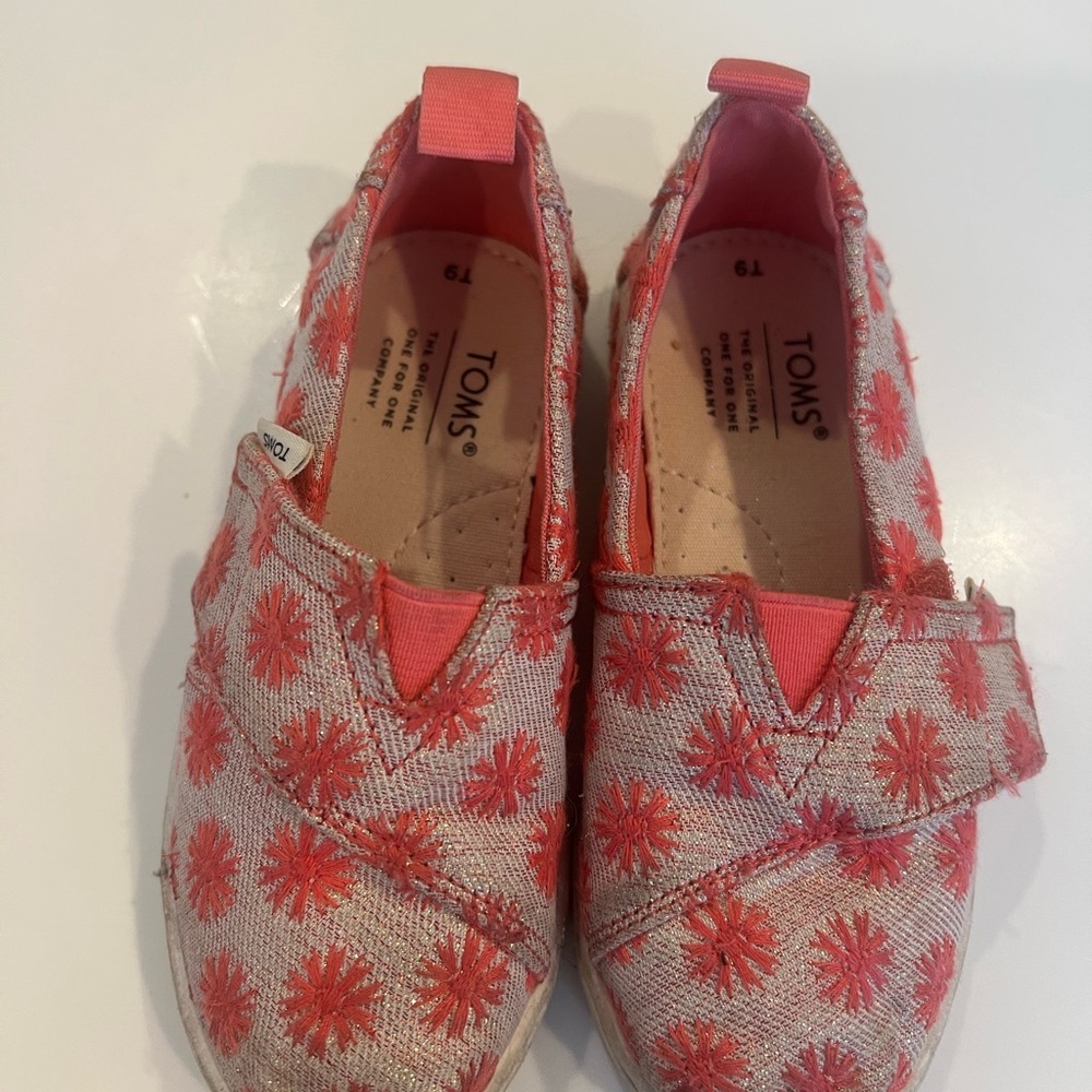 TOMS Kids Coral Floral Sneakers - Size 9
